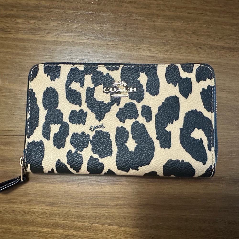 Coach Medium Zip ID wallet